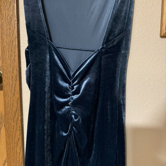 Backless Velvet Maxi Dress - Picture 3 of 4